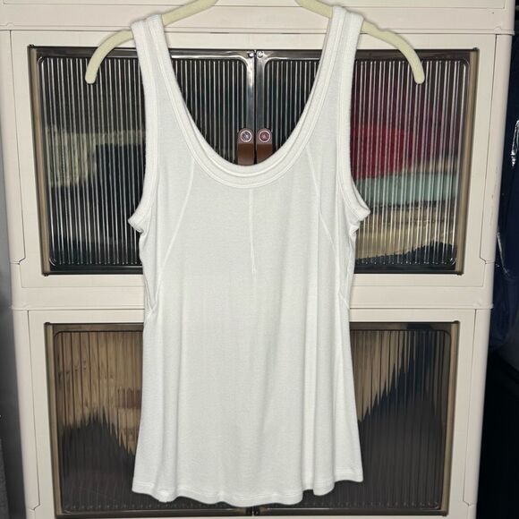 Lululemon Hold Tight Scoop Neck Tank Top White, 8, EUC - Picture 4 of 4